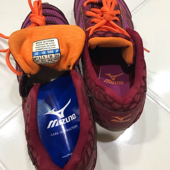 Mizuno running shoe - Picture 3 of 4